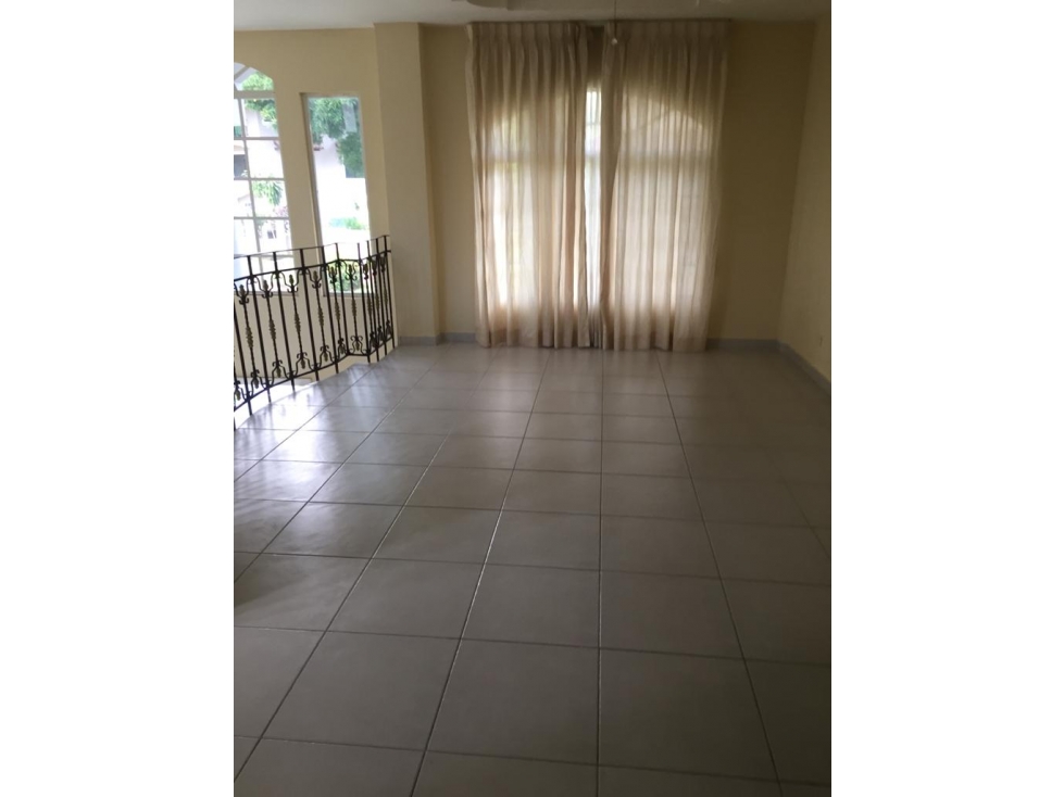 Se alquila o se vende casa en Albrook vacía $3,800 — foto 2