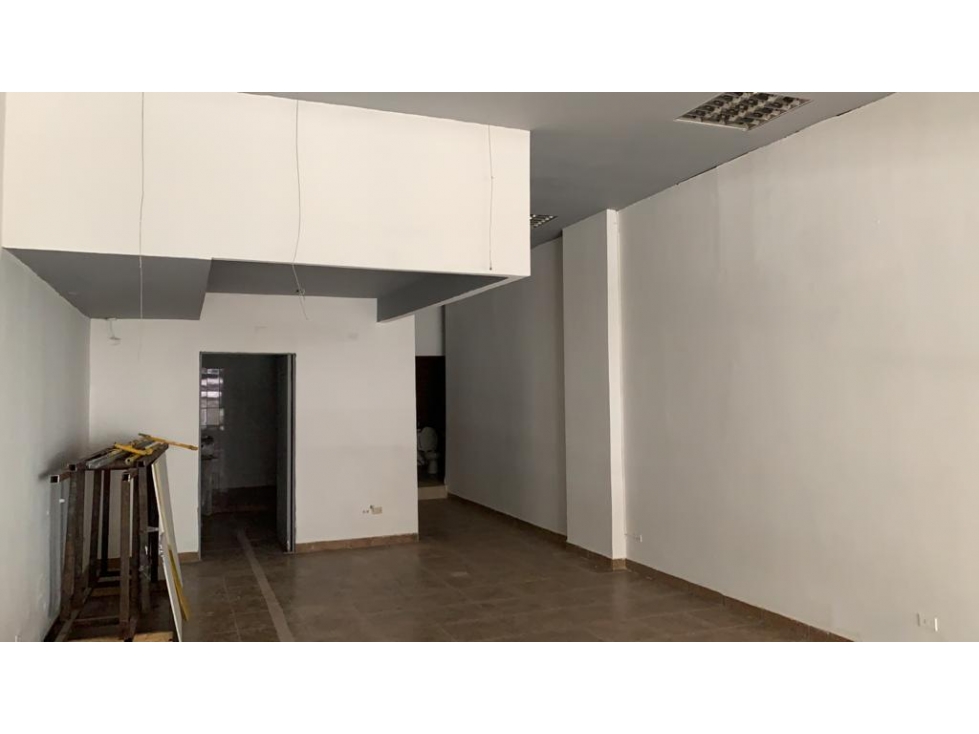 Se alquilan 3 locales comerciales en la misma plaza $1350 - 6