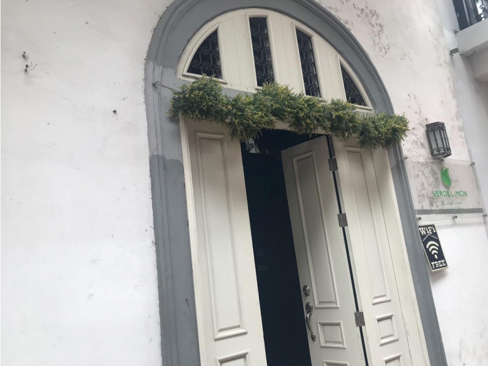 Se alquila o se vende local comercial 61m2 en casco viejo$3000