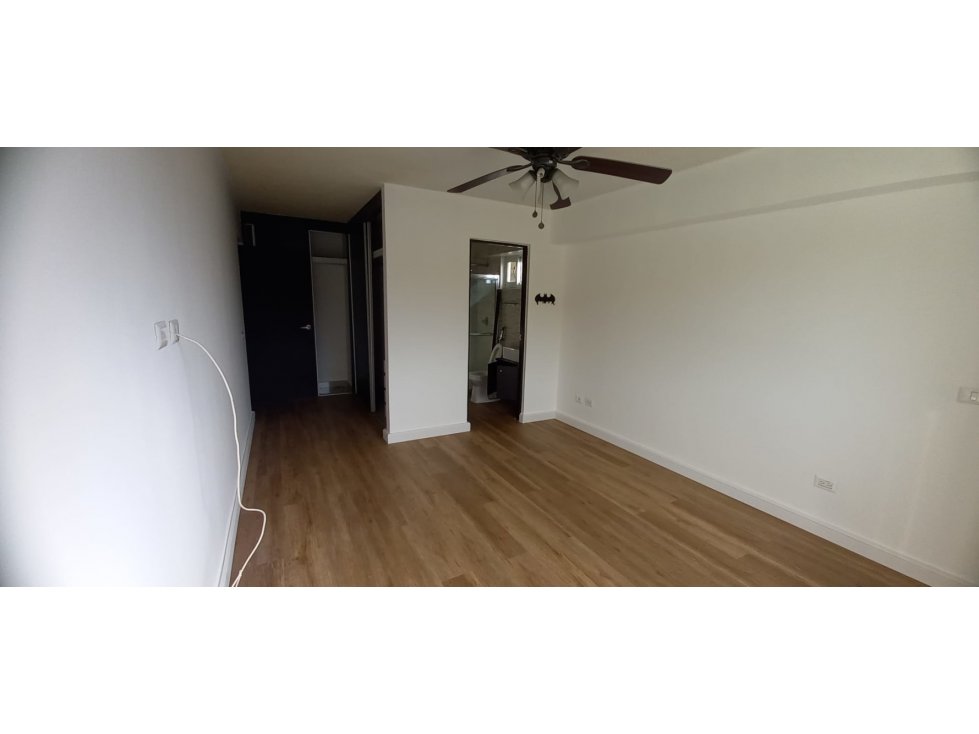 Se alquila apartamento en Altos de Condados del Rey $1200 L/B — foto 4