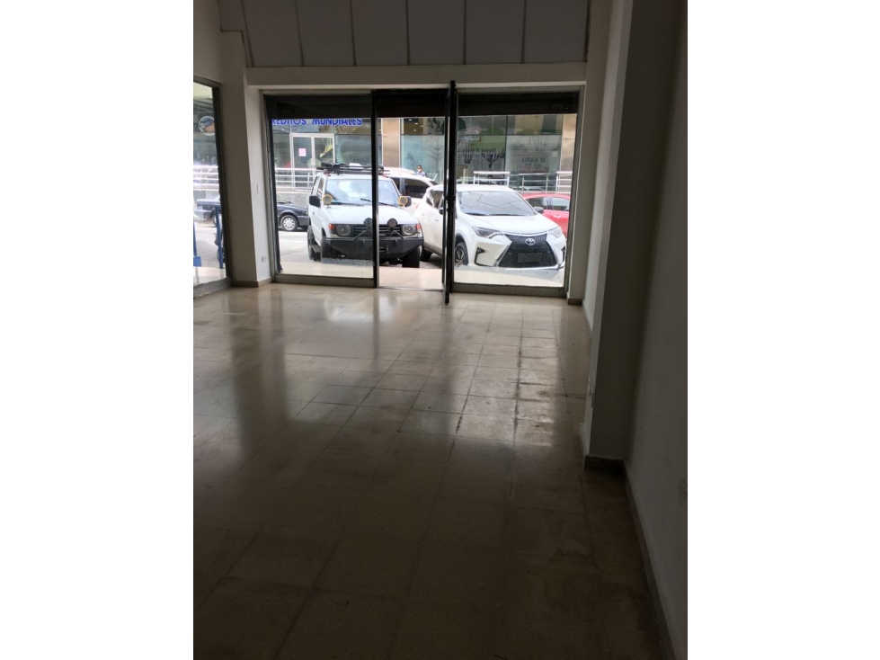 Se alquila local comercial en Calidonia de 89 m2 $1400 — foto 3