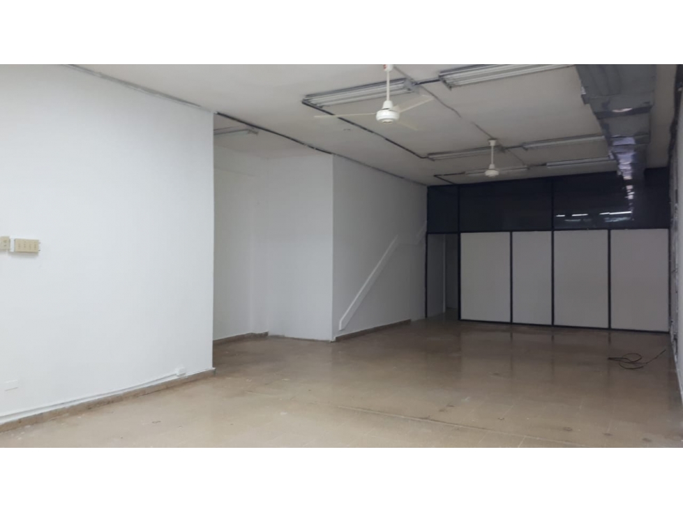Se alquila local comercial de 340 m2 en bella vista $2500 - 5