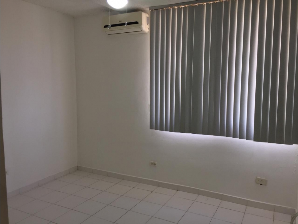 Se alquila apartamento vacío en en Juan Pablo $650 — foto 2