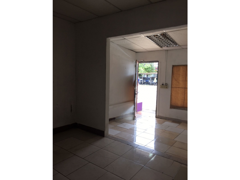 Se alquila Local Comercial en vista hermosa de 50 m2 $870 — foto 2