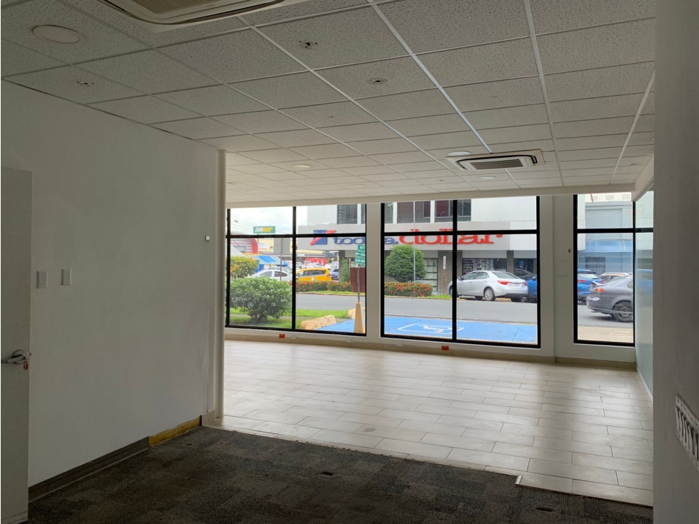 Se Alquila local comercial de 320m2 en Transístmica/El Carmen $6,000 - 3