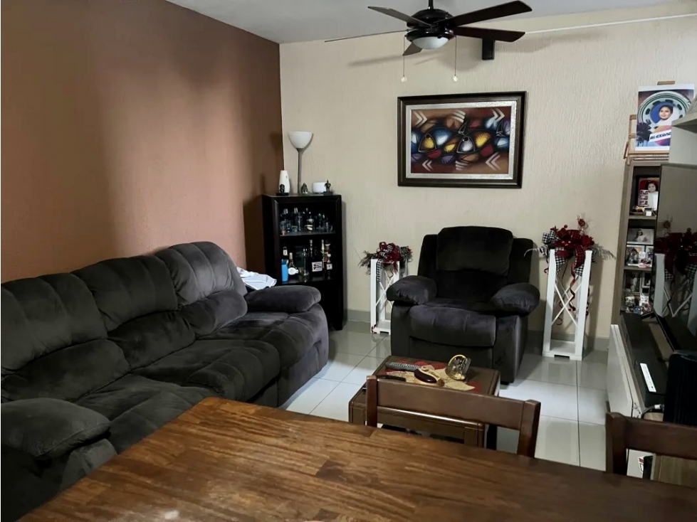 SE VENDE APARTAMENTO EN LA VIA CINCUENTENARIO $110,000