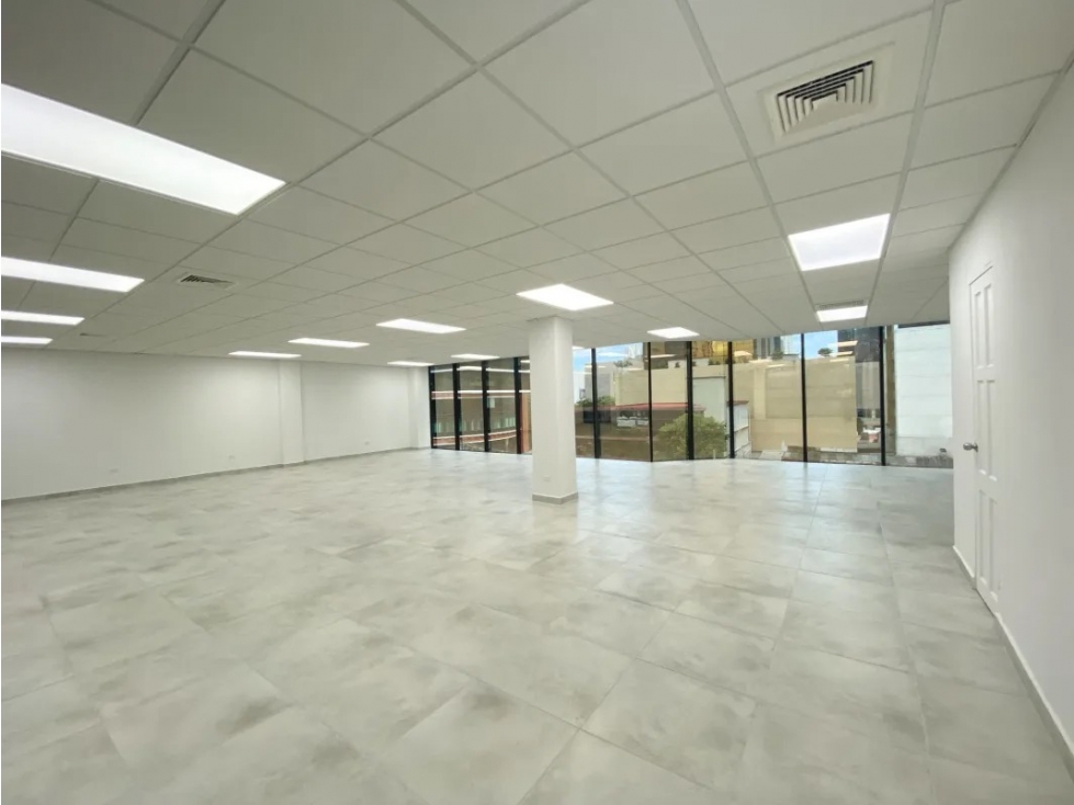 Se Alquila Oficina 140 mts centralísima en Obarrio $1,690,oo — foto 3