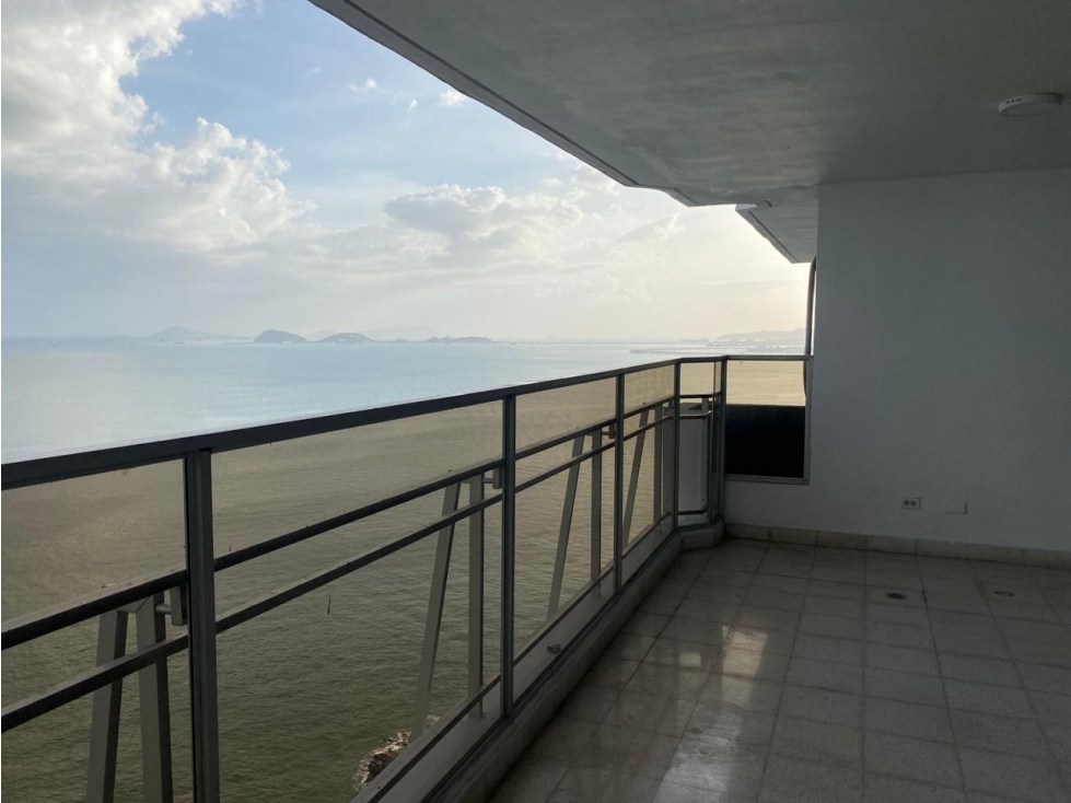 SE VENDE APARTAMENTO EN TORRE DEL MAR — foto 2