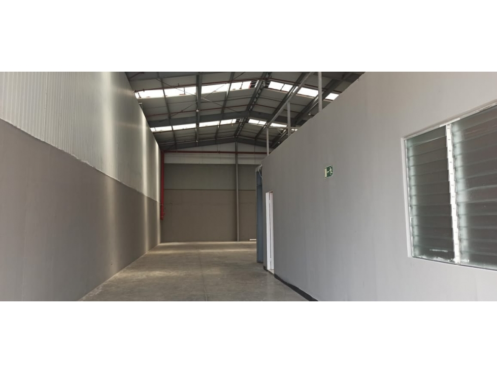 SE ALQUILA BODEGA EN AVE CINCUENTENARIO | LISTA PARA OCUPAR - 3