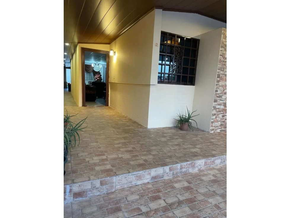 VENDO HERMOSA CASA EN PUERTO PILÓN DE 370 MTS2 --$145.000-- - 4