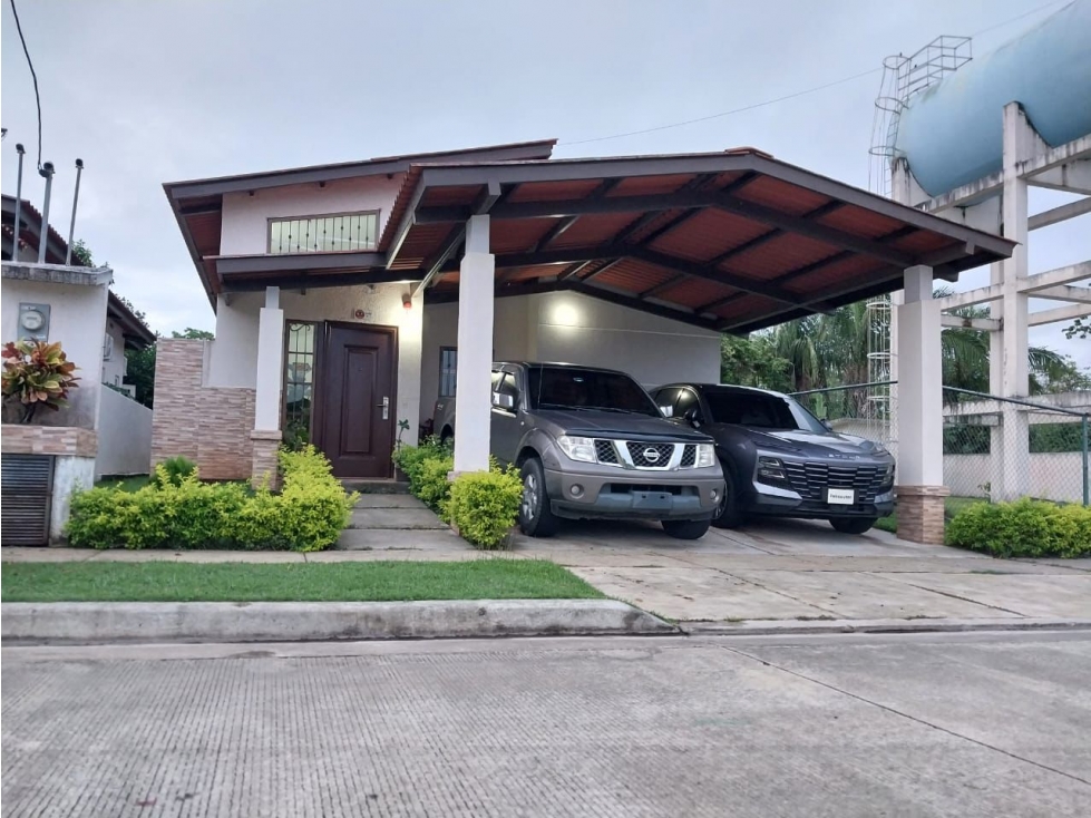 ALQUILO HERMOSA CASA RESIDENCIAL EN VISTA VERDE $700!!!