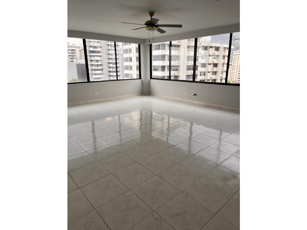 SE ALQUILA HERMOSO PENTHOUSE CON VISTA AL MAR — foto 4