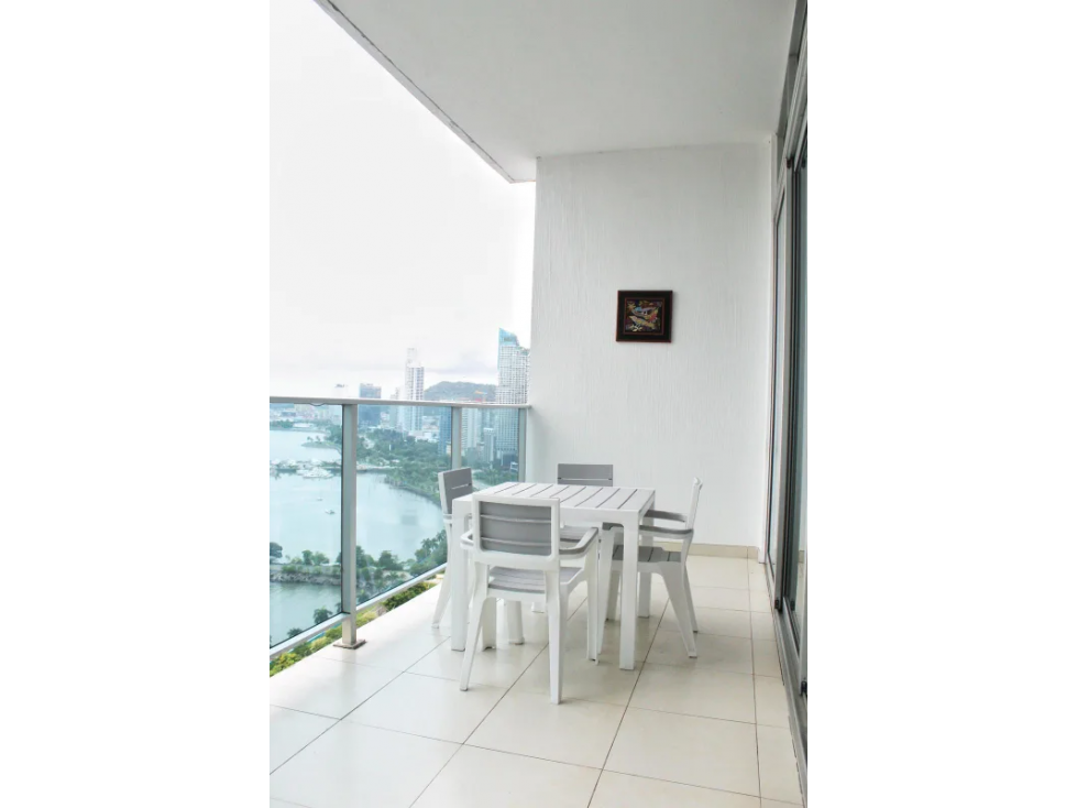 Se Alquila Apartamento Amueblado en Avenida Balboa vista al mar
