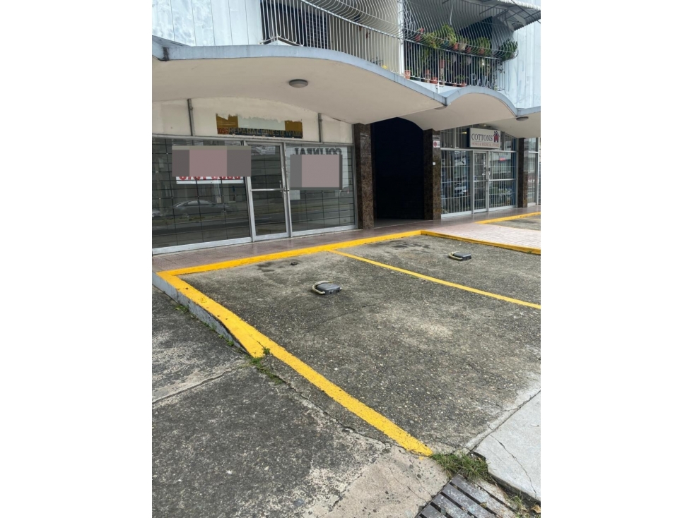 ALQUILO LOCAL COMERCIAL EN AV RAMON ARIAS $1800!!! - 2