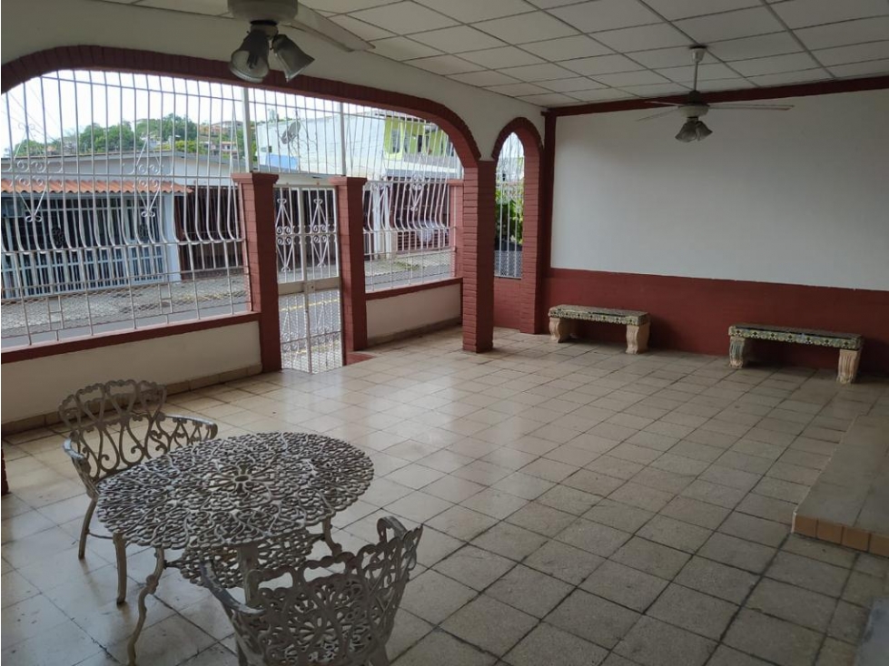 Se vende casa en Urbanización Santa María, Betania.