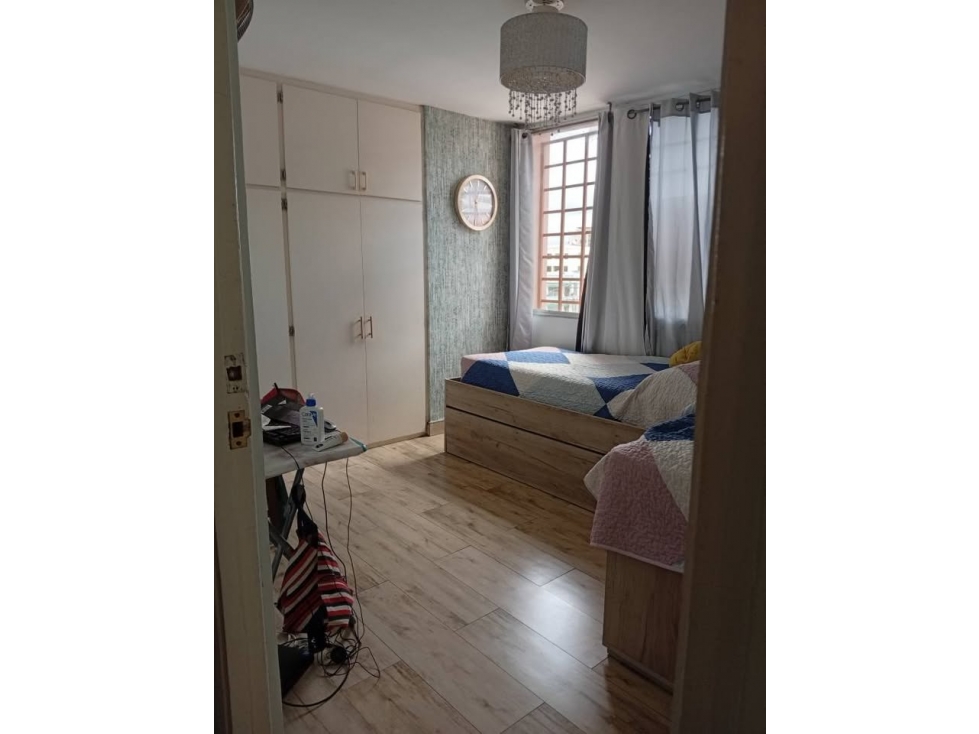 En venta apartamento en la Vía Fernández de Córdoba.