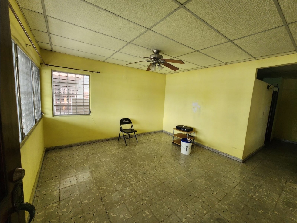 AMPLIA CASA EN VENTA CON PATIO EN ALTOS DE BETANIA — foto 4