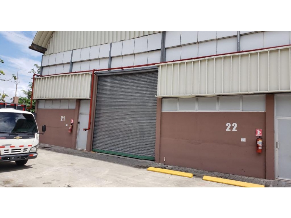 Se alquila galera en villa zaita 320m2 $1700 - 1