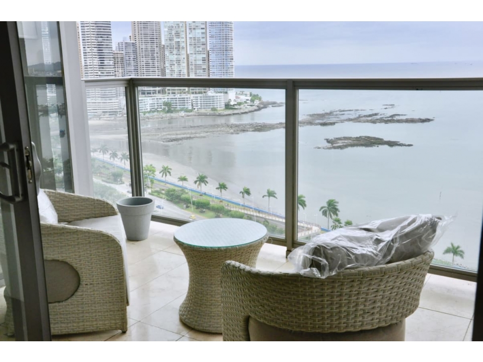Alquilo apartamento en avenida balboa finamente amoblado vista al mar — foto 2