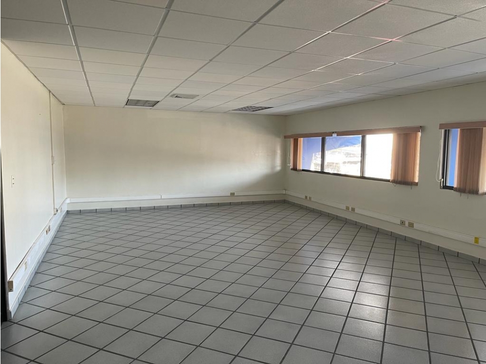 Se alquila local doble altura en Rio Abajo Vía España 400Mts $4,000 — foto 3