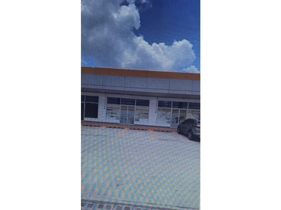 Se Alquilan 3 Locales en Mañanitas. 204 Mts $2.499.oo - 3