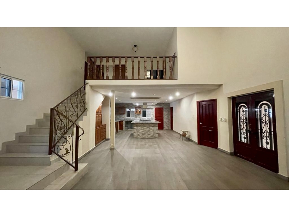 SE VENDE CASA CON PISCINA EN CONDADO DEL REY $697,500 - 2