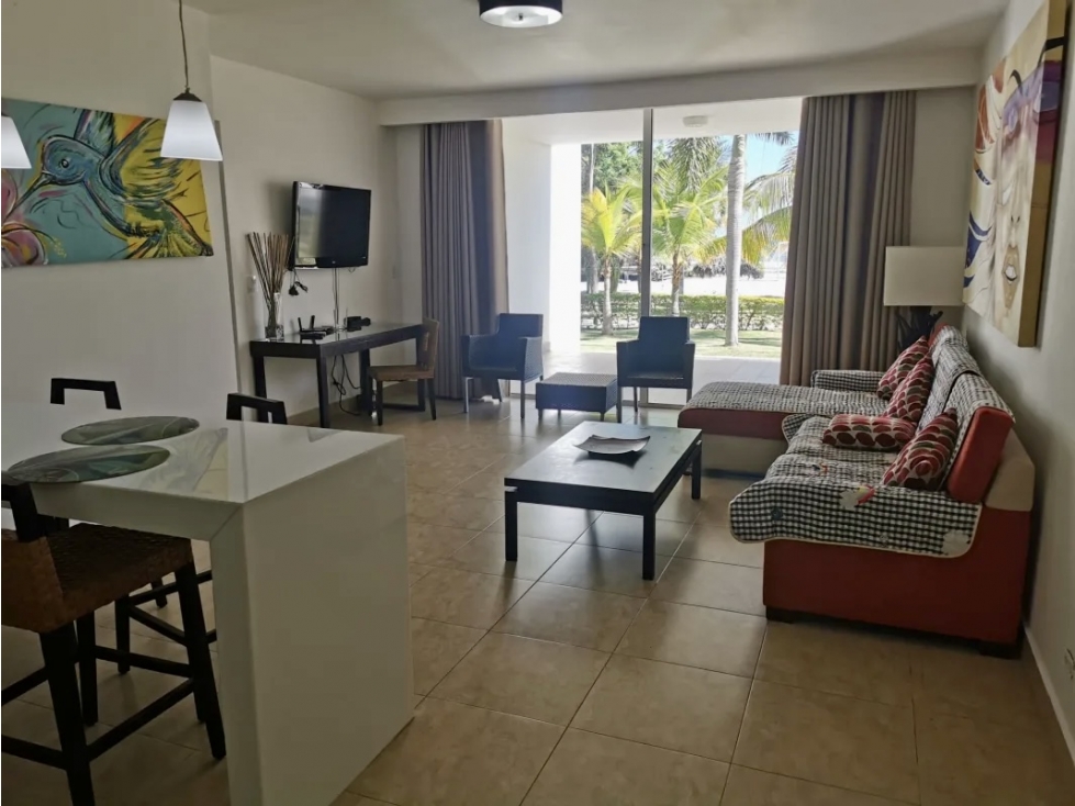 SE VENDE APARTAMENTO FRENTE A PLAYA $240,000