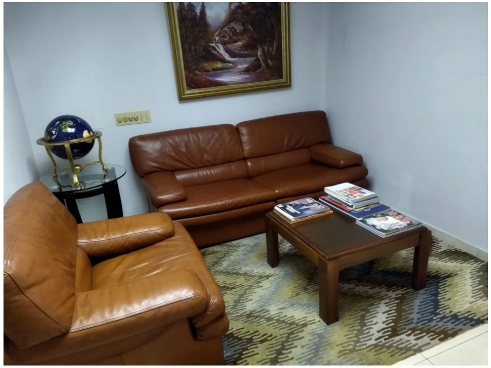 SE ALQUILA OFICINA EN OBARRIO MANTENIMIENTO INCLUIDO