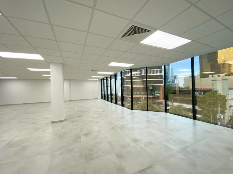 Se Alquila Oficina 140 mts centralísima en Obarrio $1,690,oo — foto 4