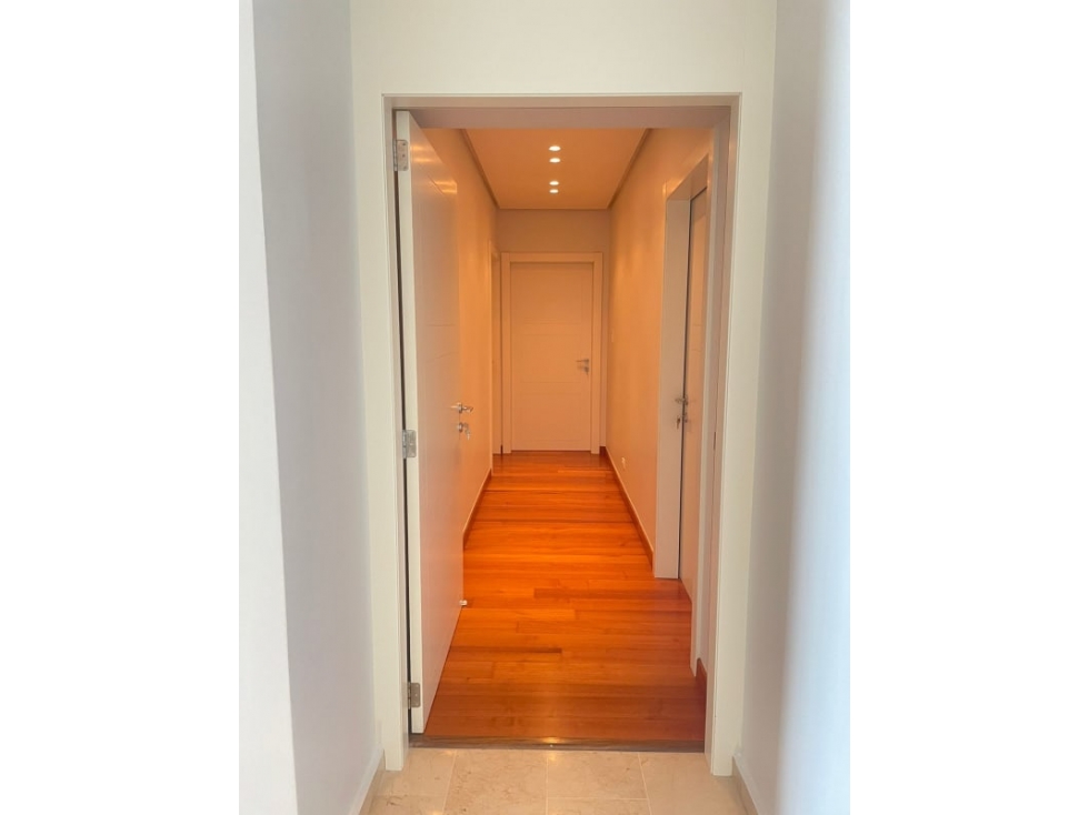 ALQUILER DE HERMOSO APARTAMENTO EN AVE. BALBOA $3,0000.00 — foto 5