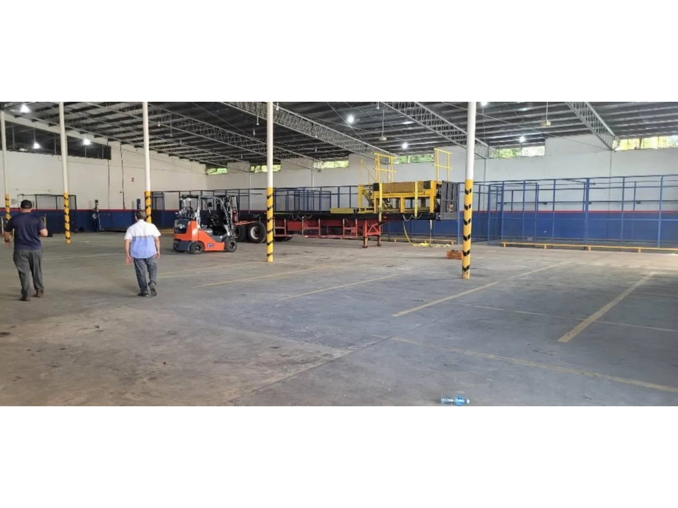 Locales comerciales en David | Se alquila galera de 1400 m2 - 3