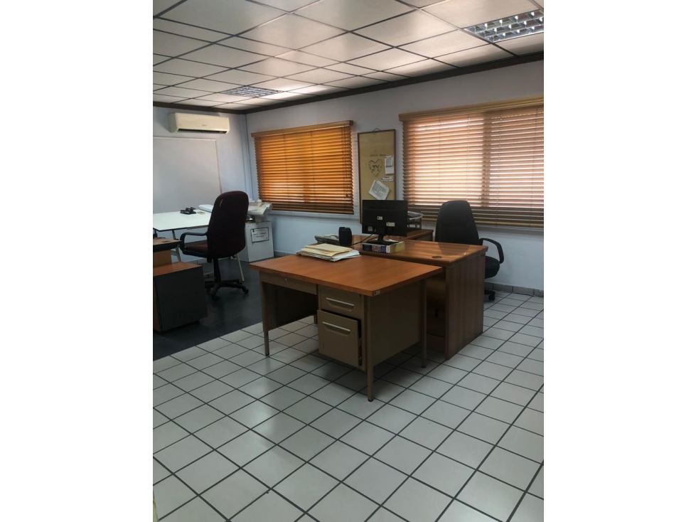Venta edificio en Miraflores - Oficinas, bodega, y Parqueo de camiones - 2