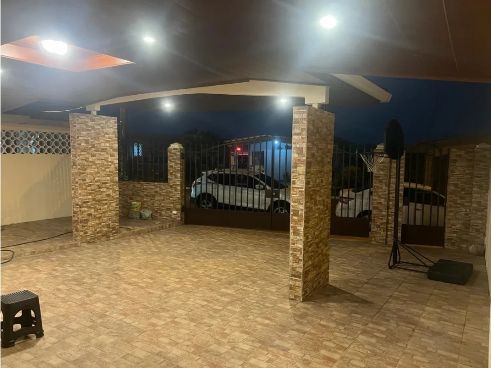 VENDO HERMOSA CASA EN PUERTO PILÓN DE 370 MTS2 --$145.000-- - 1