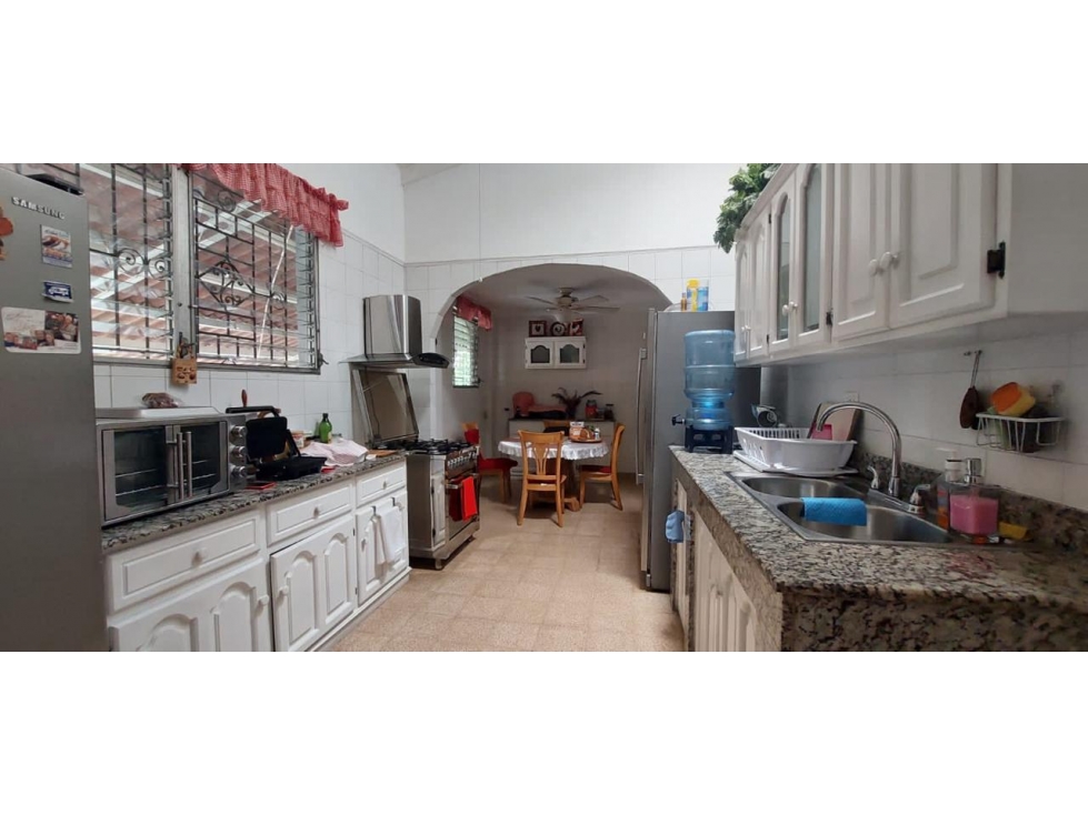 VENDO AMPLIA CASA DE 2 PISOS EN MIRAFLORES $420.000!!! — foto 5