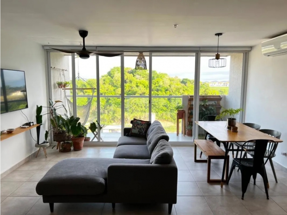 VENDO LUMINOSO APARTAMENTO EN BRISAS DEL GOLF $170.000!!!