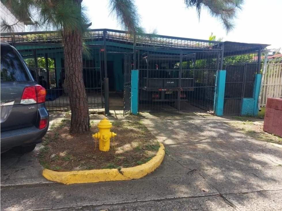 SE ALQUILA CASA COMERCIAL EN MONTE OSCURO $1200!!