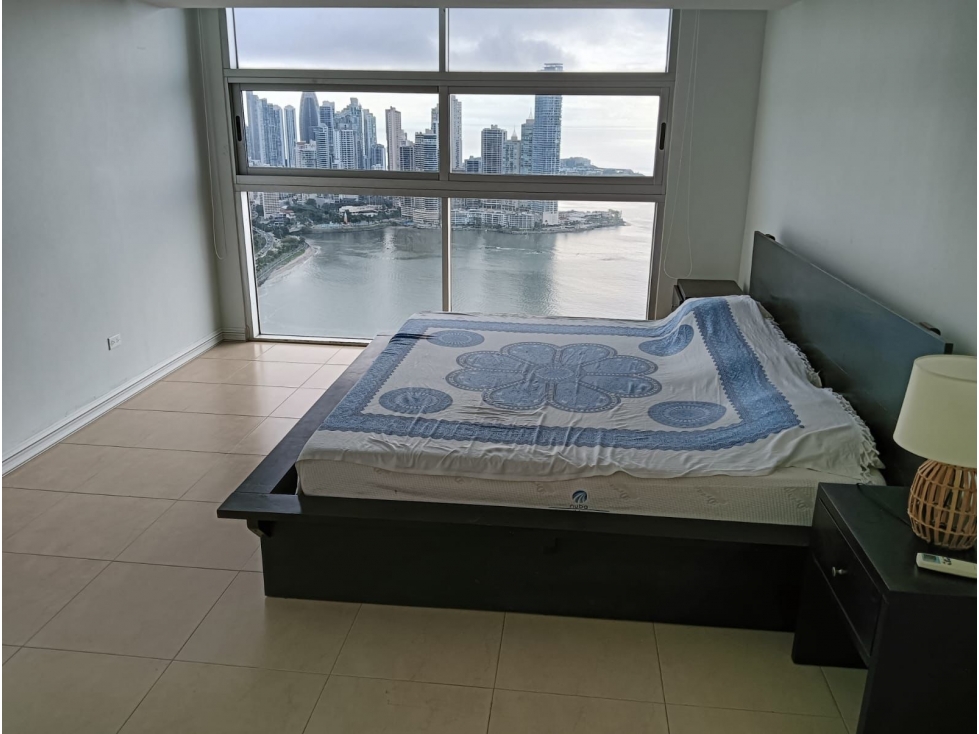 SE ALQUILA APARTAMENTO EN AVENIDA BALBOA CON VISTA AL MAR — foto 2