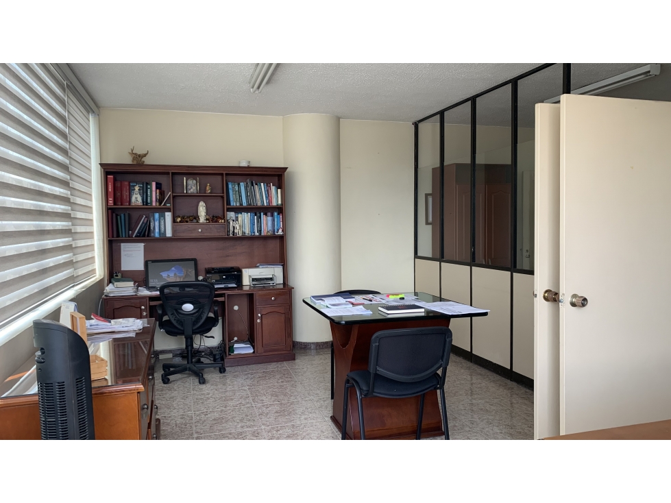 SE ARRIENDA OFICINA EN LA CÁMARA DE COMERCIO - 2
