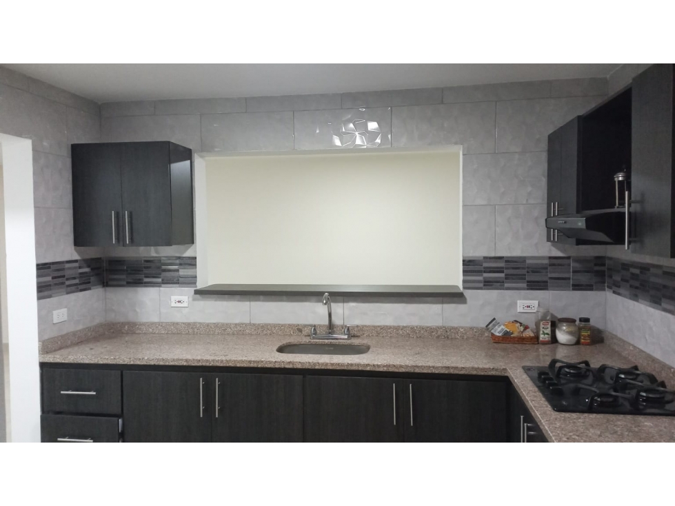 SE VENDE CASA EN PROFESIONALES - 2