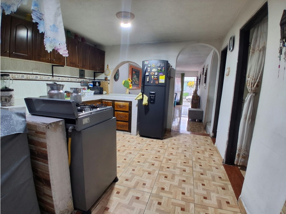 SE VENDE CASA CON LOCAL COMERCIAL AL SUR DE ARMENIA — foto 3