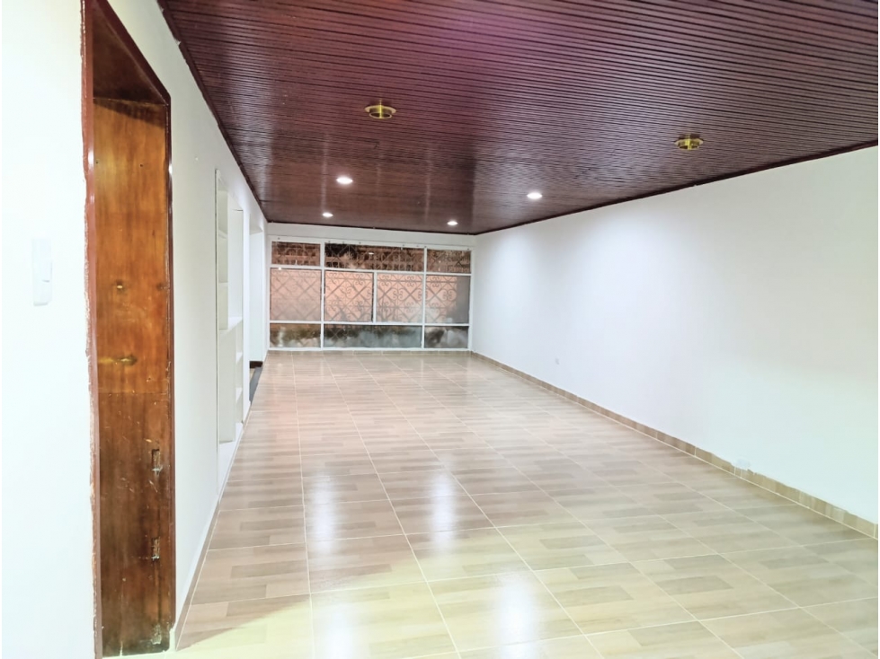 ARRENDAMOS CASA SECTOR DE GALERÍAS EN EXCELENTE ESTADO