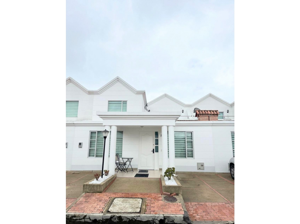 PRECIOSA CASA EN ZIPAQUIRA EN EXCELENTE CONJUNTO CERRADO - 1