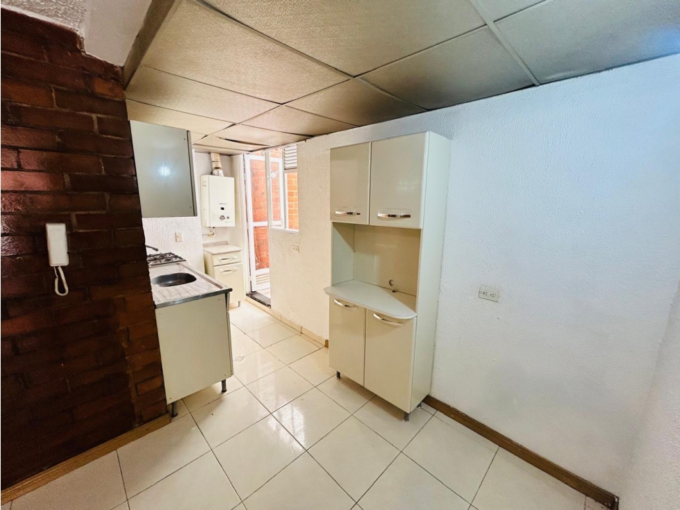 APARTAMENTO CARLOS LLERAS RESTREPO-BUEN ESTADO — foto 3