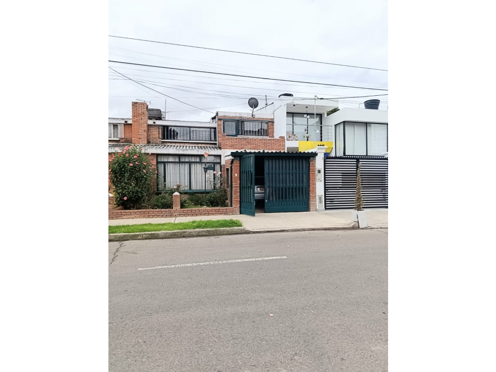 CASA EN VENTA EN MODELIA PARA REMODELAR — foto 2