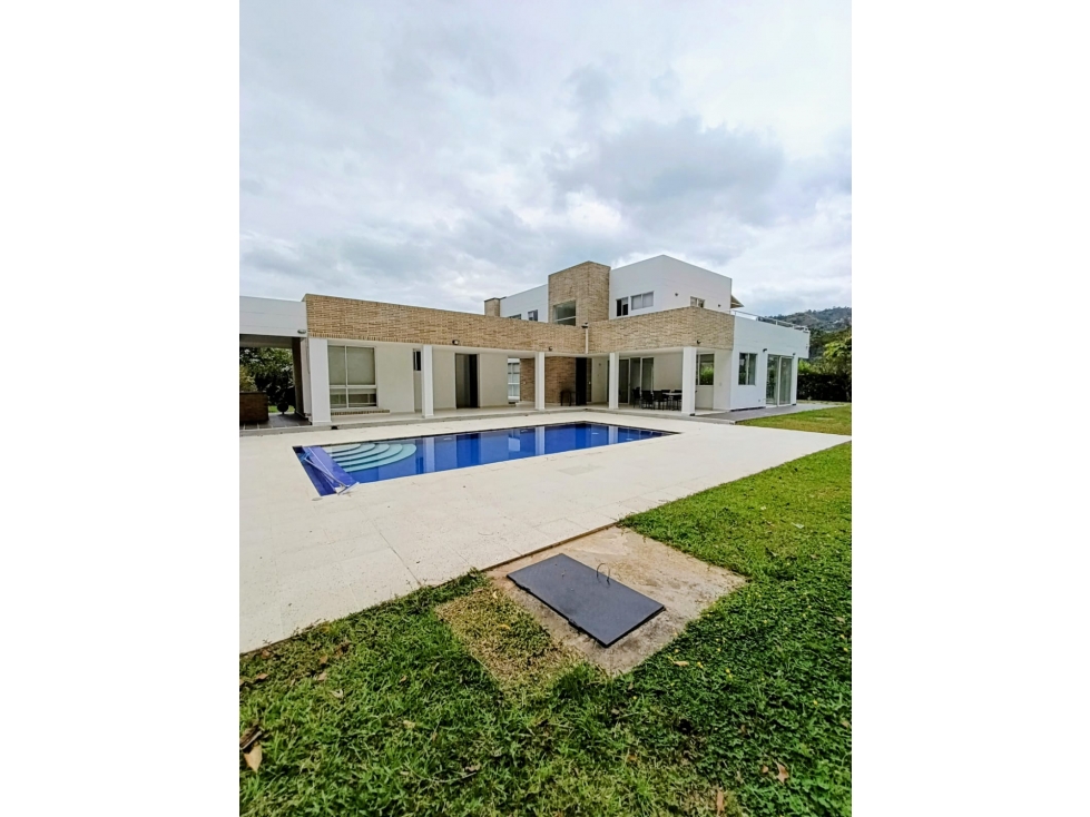 CASA CAMPESTRE EN LA VEGA- PRECIOSA EN CONJUNTO CERRADO — foto 2