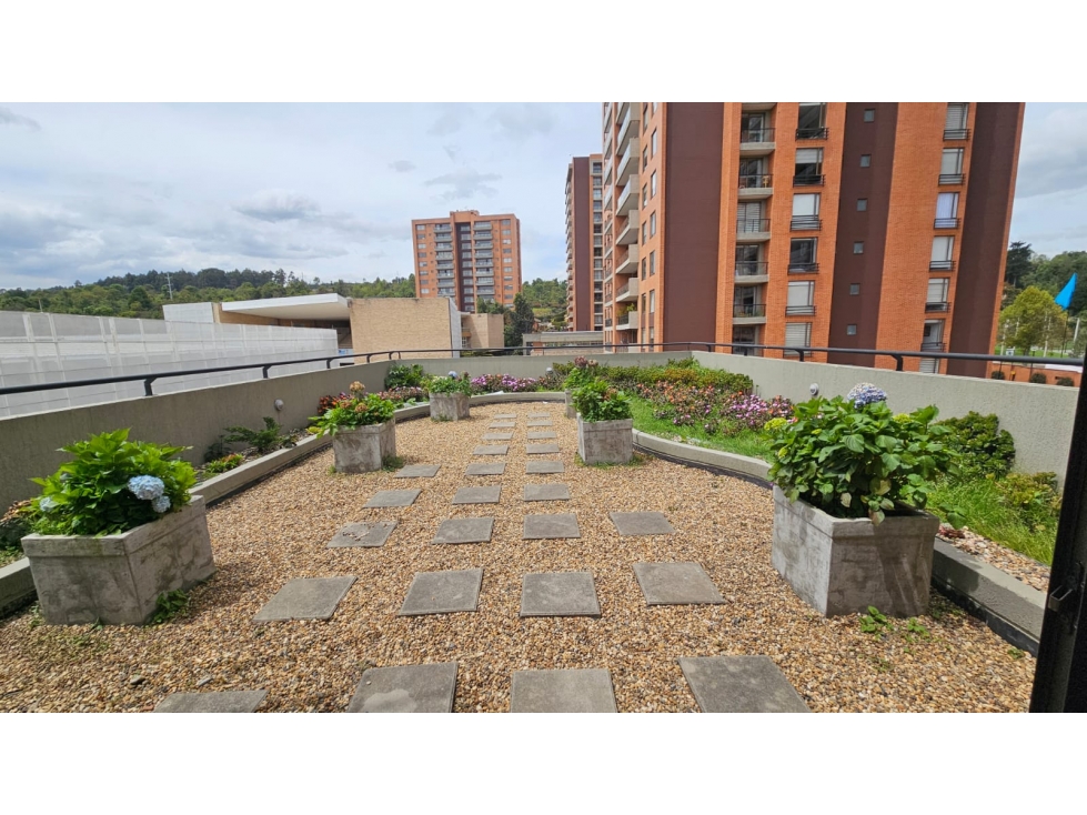 LUJOSO APARTAMENTO EN COLINA CAMPESTRE — foto 2