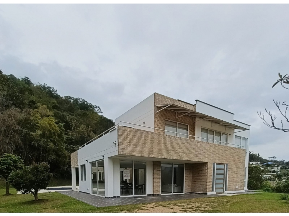 CASA CAMPESTRE EN LA VEGA- PRECIOSA EN CONJUNTO CERRADO