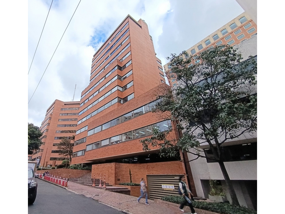 OFICINAS REMODELADAS CENTRO FINANCIERO CALLE 72- BOGOTÁ
