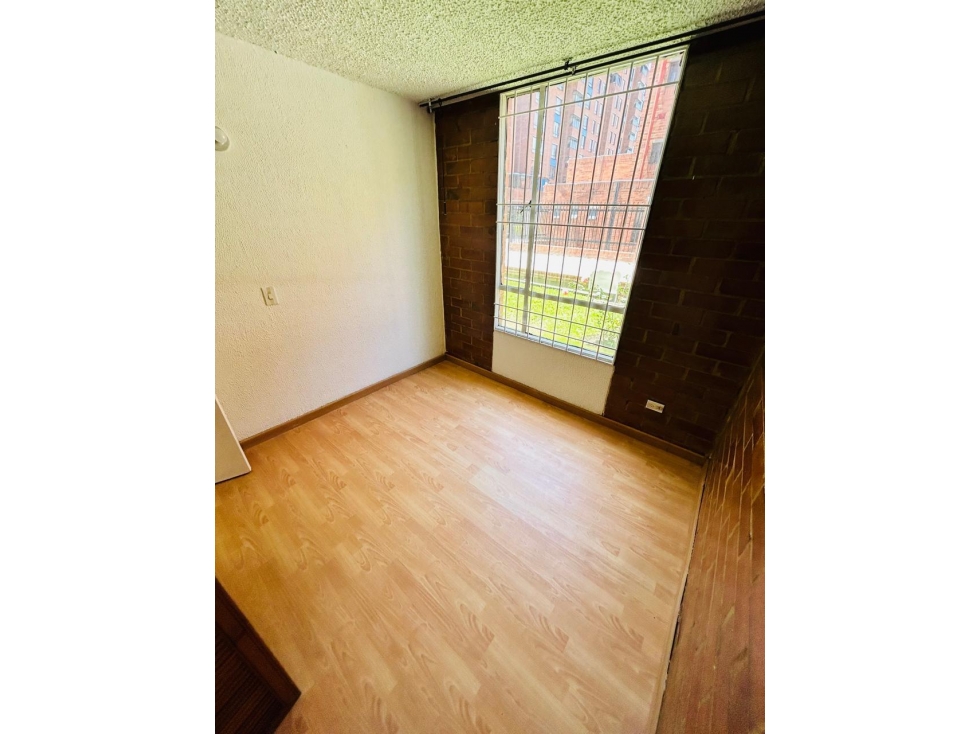 APARTAMENTO CARLOS LLERAS RESTREPO-BUEN ESTADO — foto 4