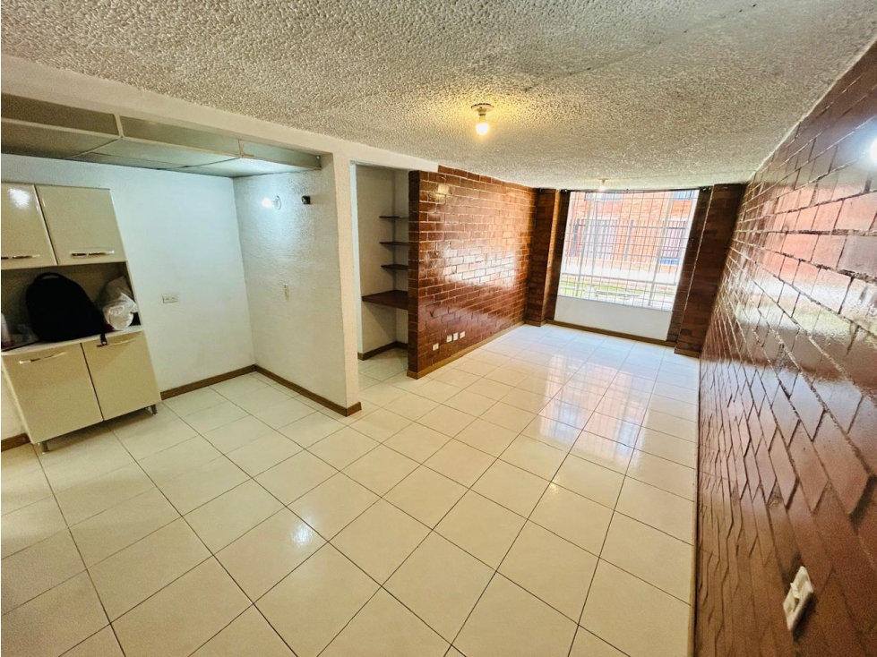 APARTAMENTO CARLOS LLERAS RESTREPO-BUEN ESTADO — foto 2
